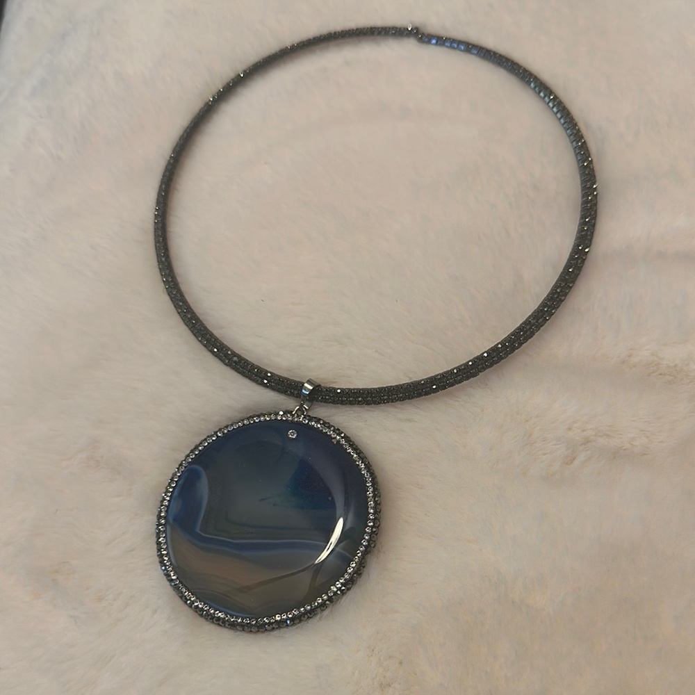 Elegant Blue Pendant Necklace